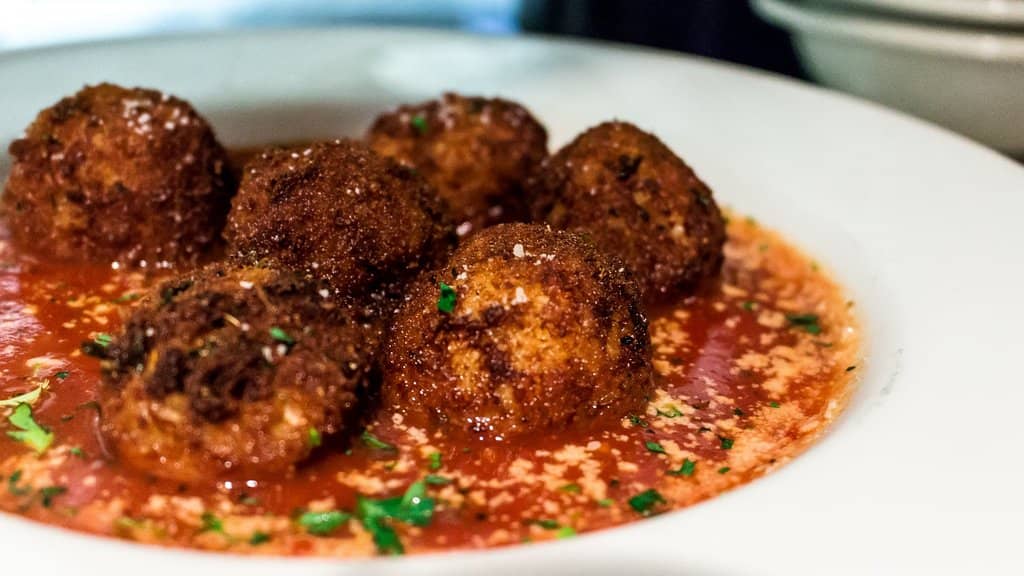 Elegant and Romantic Ambiance