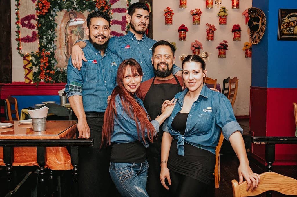 Vibrant & Cozy Ambiance