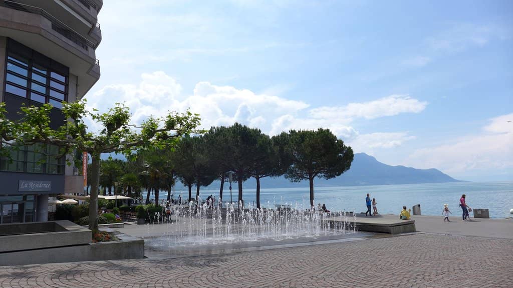 Cobblestone Streets & Pastel Houses