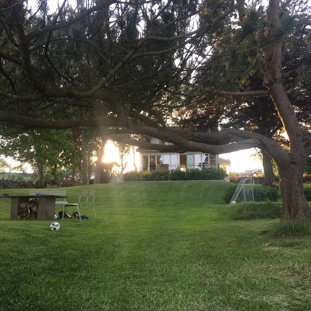 Sverd i fjell (Swords in Rock)