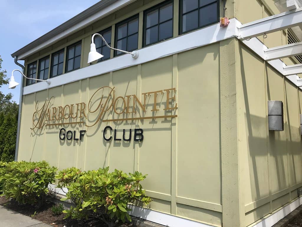 Hole 11: The Scenic Showstopper