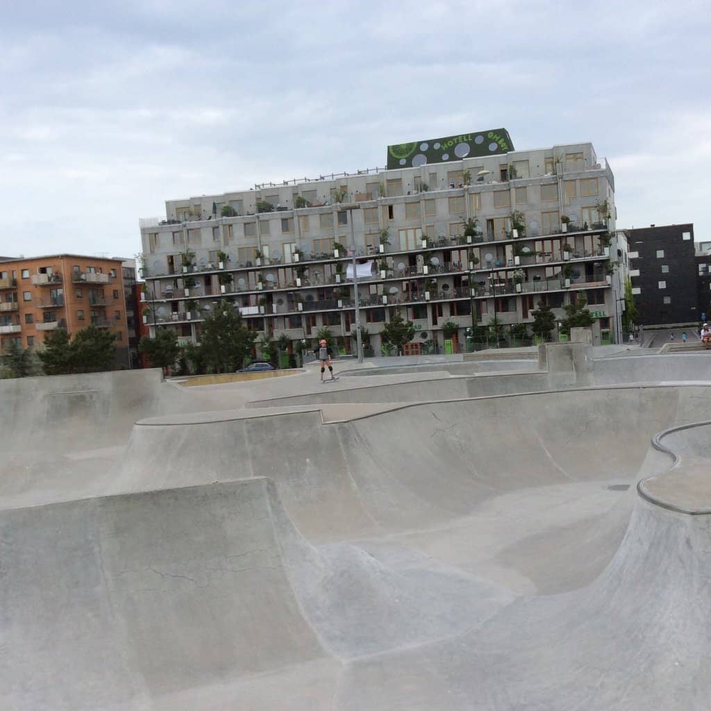 Street Plaza