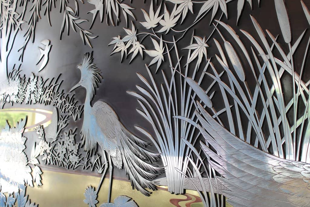 Interactive Bow-Making Machine