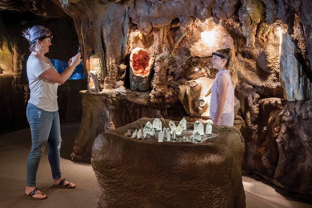 Geode Cracking Experience