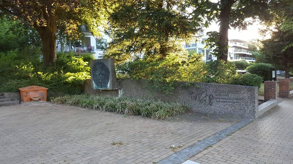 Wik Sculpture