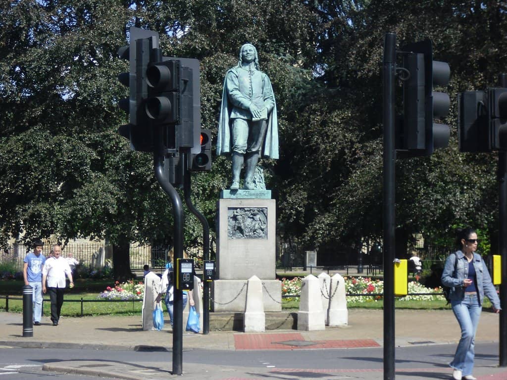 Riverside Embankment Location