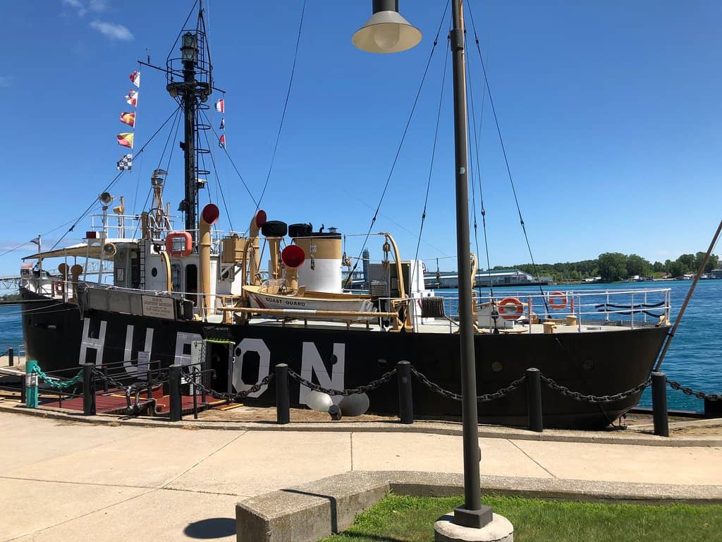 Signaling a Freighter