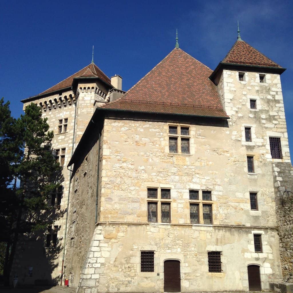 Panoramic Lake Views