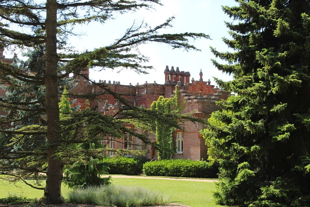 Dark Academia Atmosphere