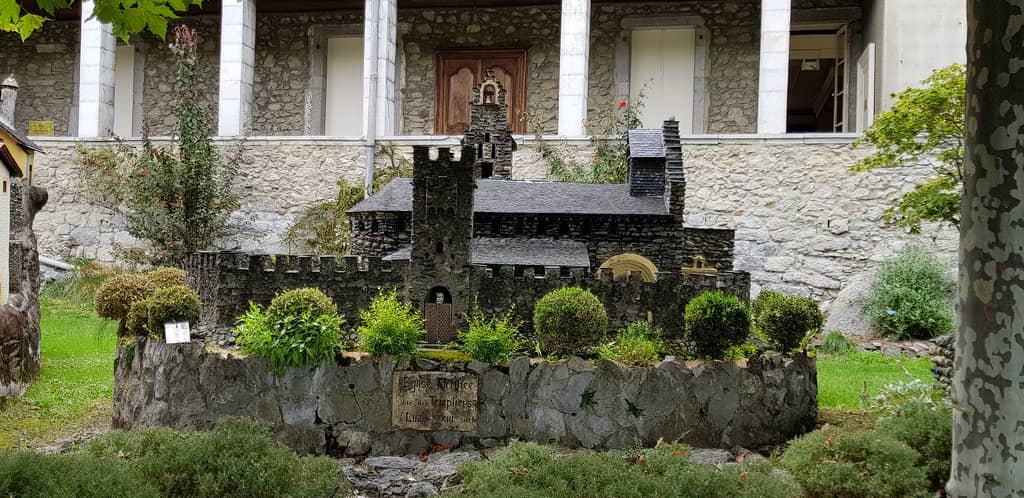 Tranquil Castle Gardens