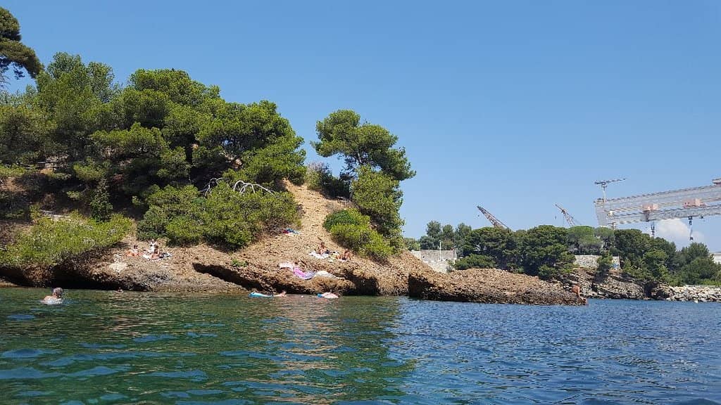 Bec de l'Aigle Views