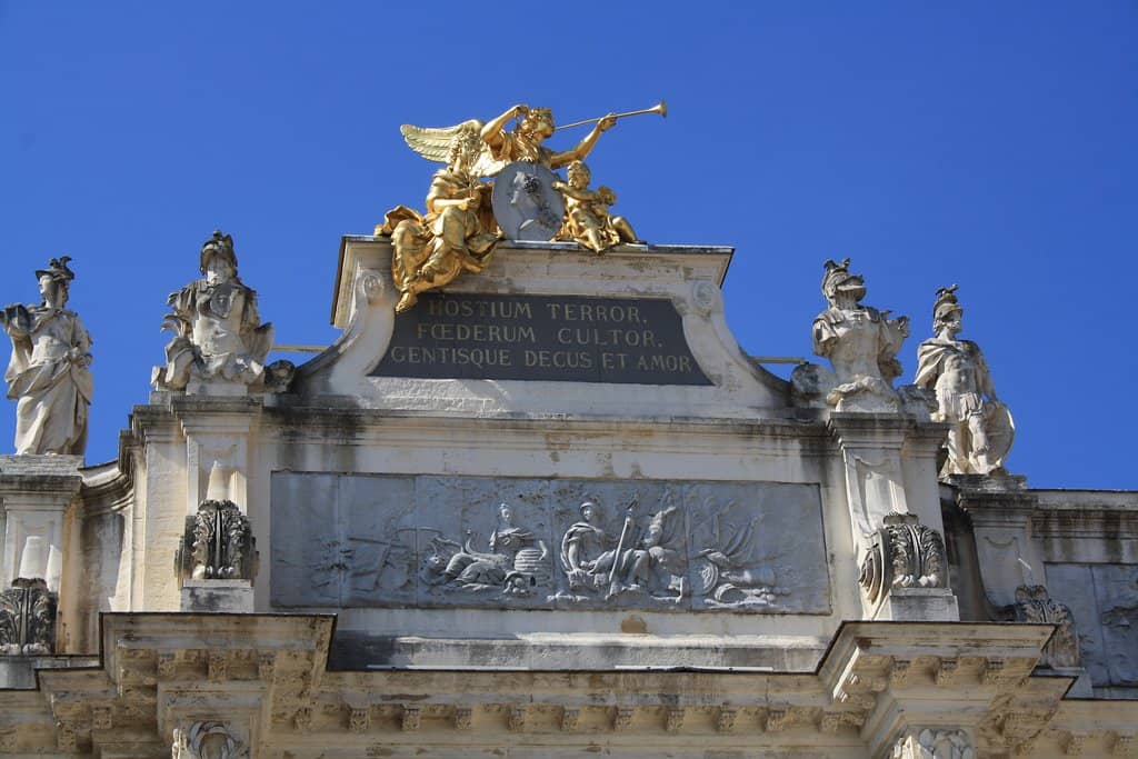 Grand Colonnade