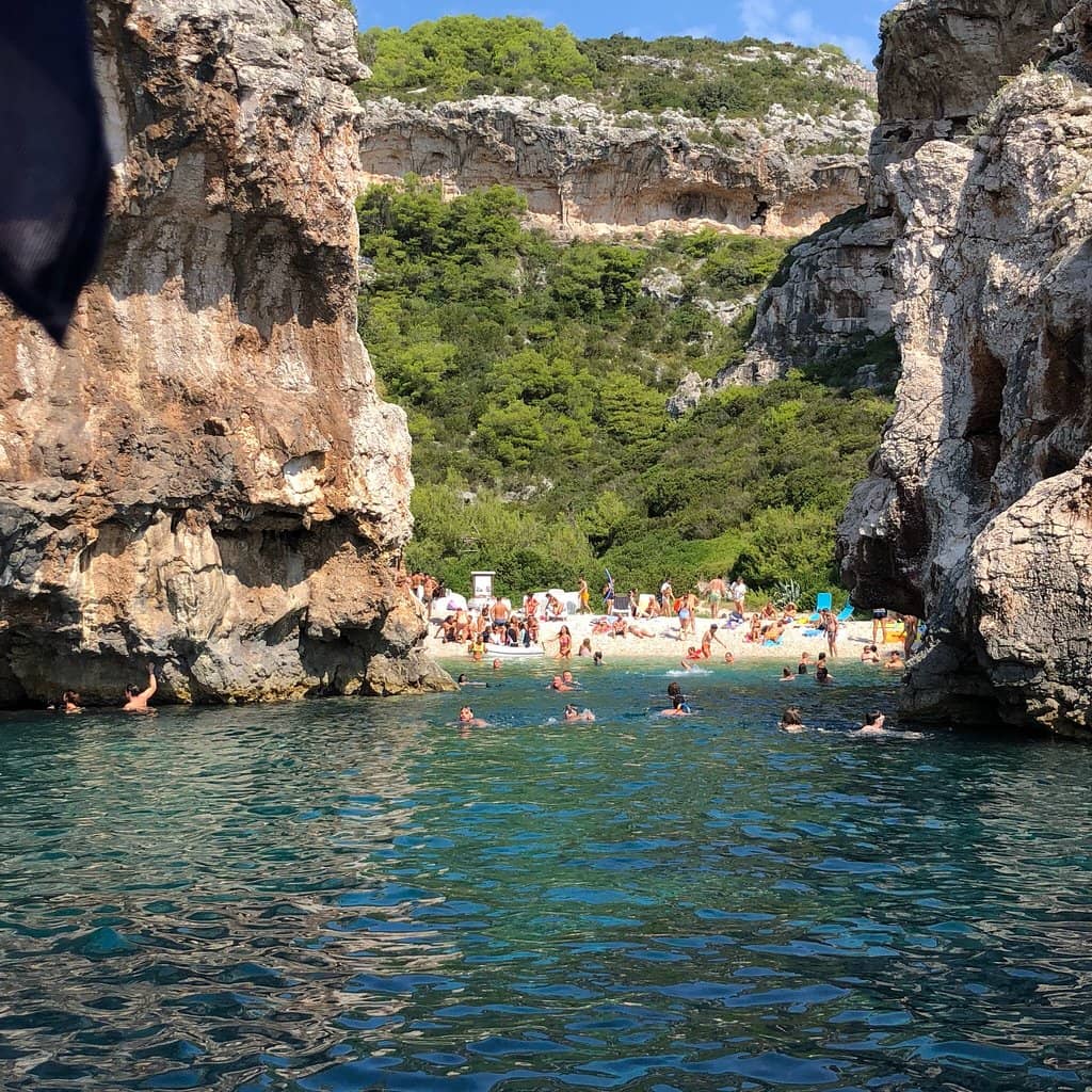 The Iconic Cliff Entrance