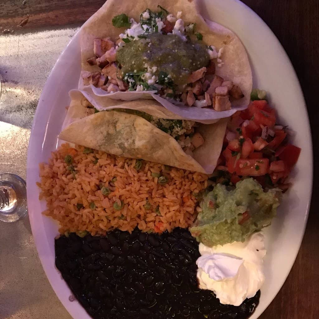 Cozy Library-Themed Atmosphere