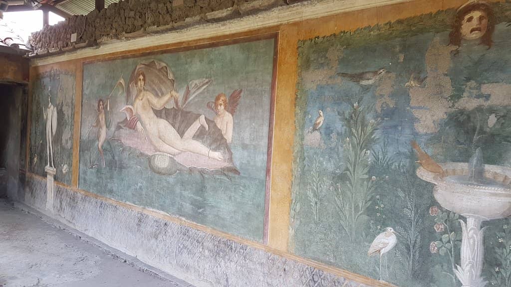 Lush Garden Courtyard