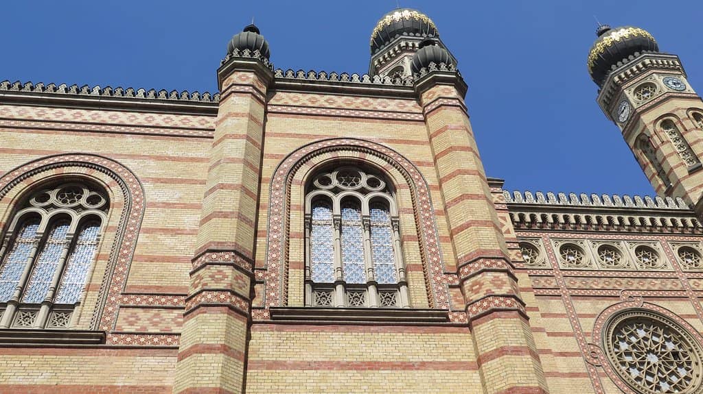 Echoes of Synagogues