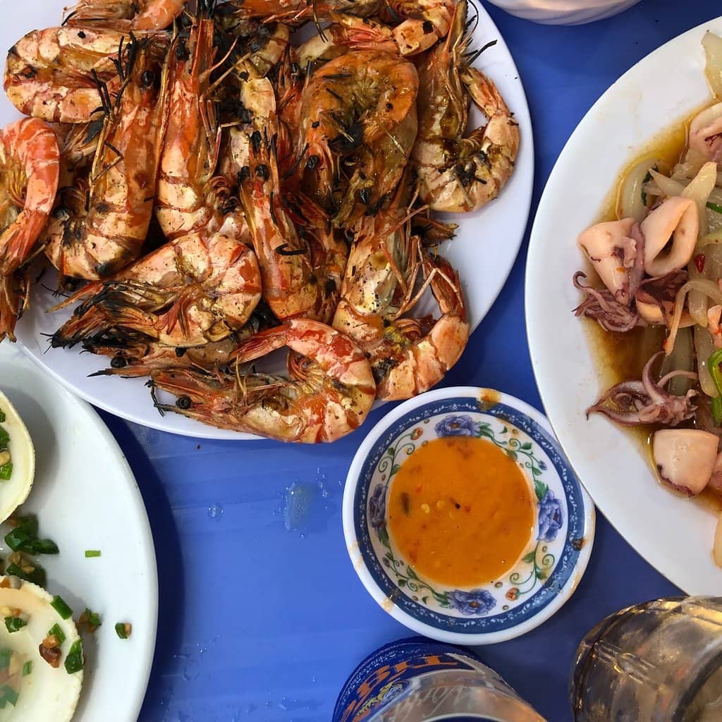 Local Atmosphere & Outdoor Dining