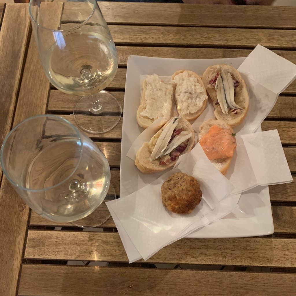 Lively Atmosphere & Live Music