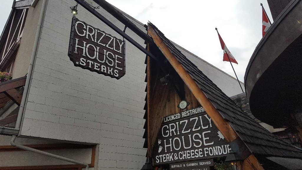 Retro Museum-like Ambiance