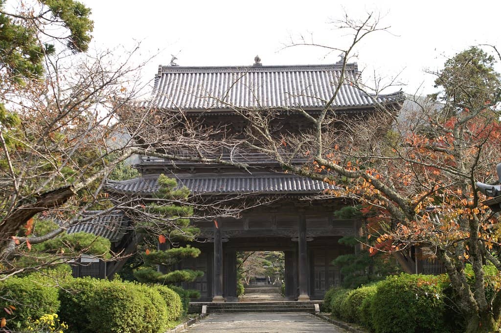 Mori Clan Graves