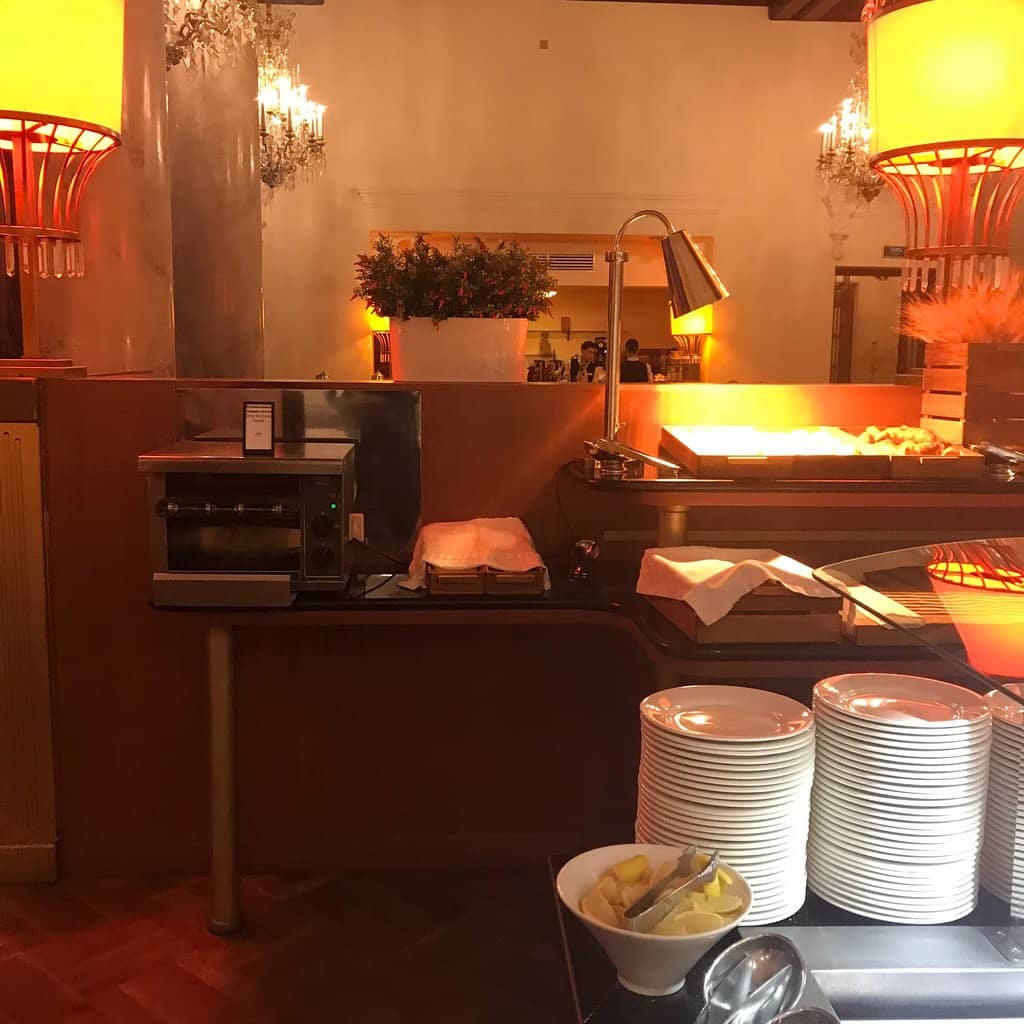 Diverse Breakfast Buffet