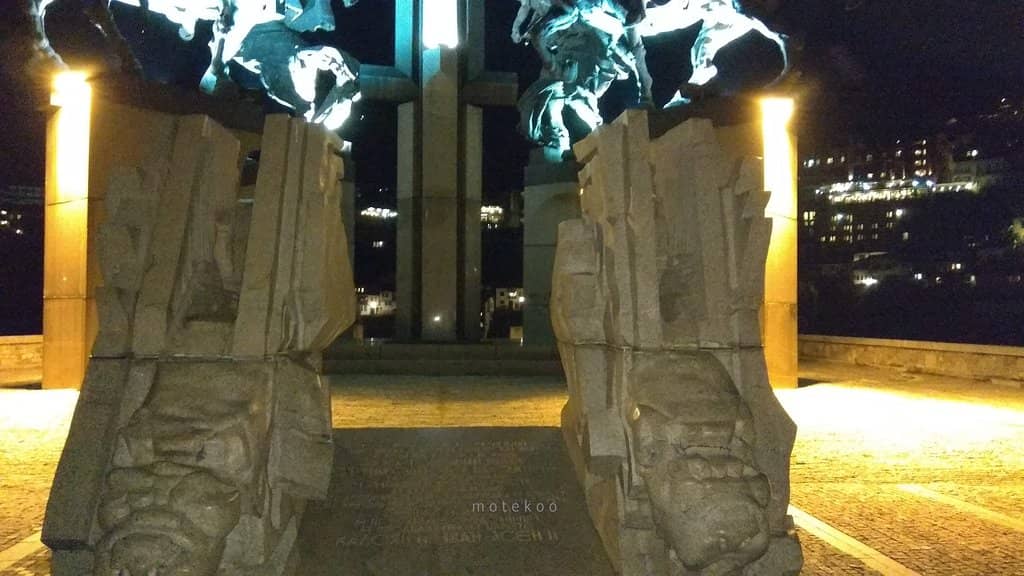 Sculpture Walk & Fountain