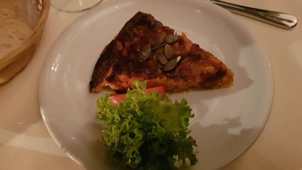 Galette mit frischen Pilzen, Frühlingszwiebeln, Tomaten und Kräutern (mit oder ohne) Bacon