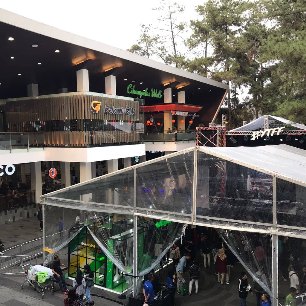 Jeans & Fashion Boutiques