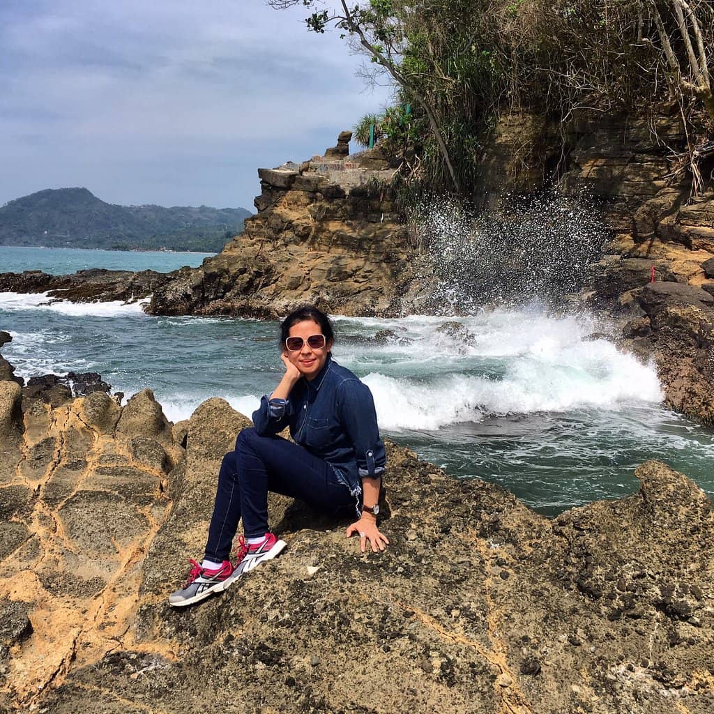 Local Eateries & Huts