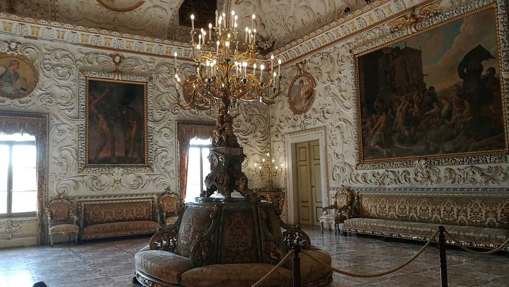 Vintage in Villa Market