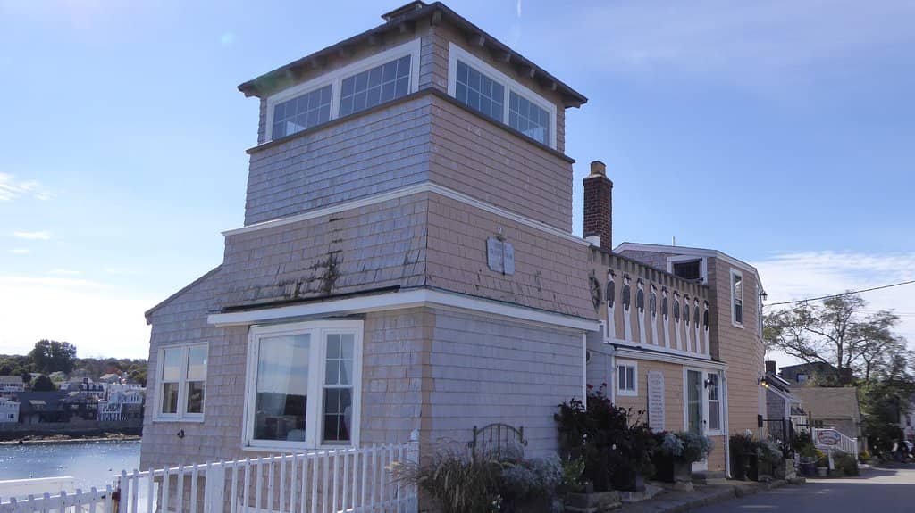 Art Galleries & Boutiques