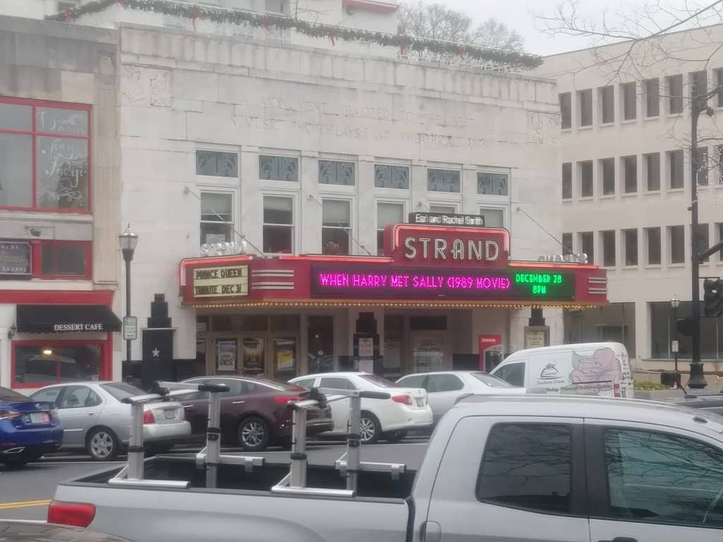 Live Music & Performances