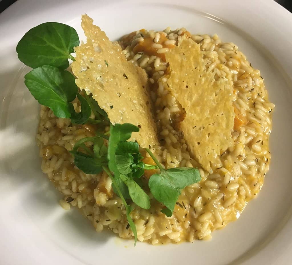 Intimate and Pleasant Atmosphere