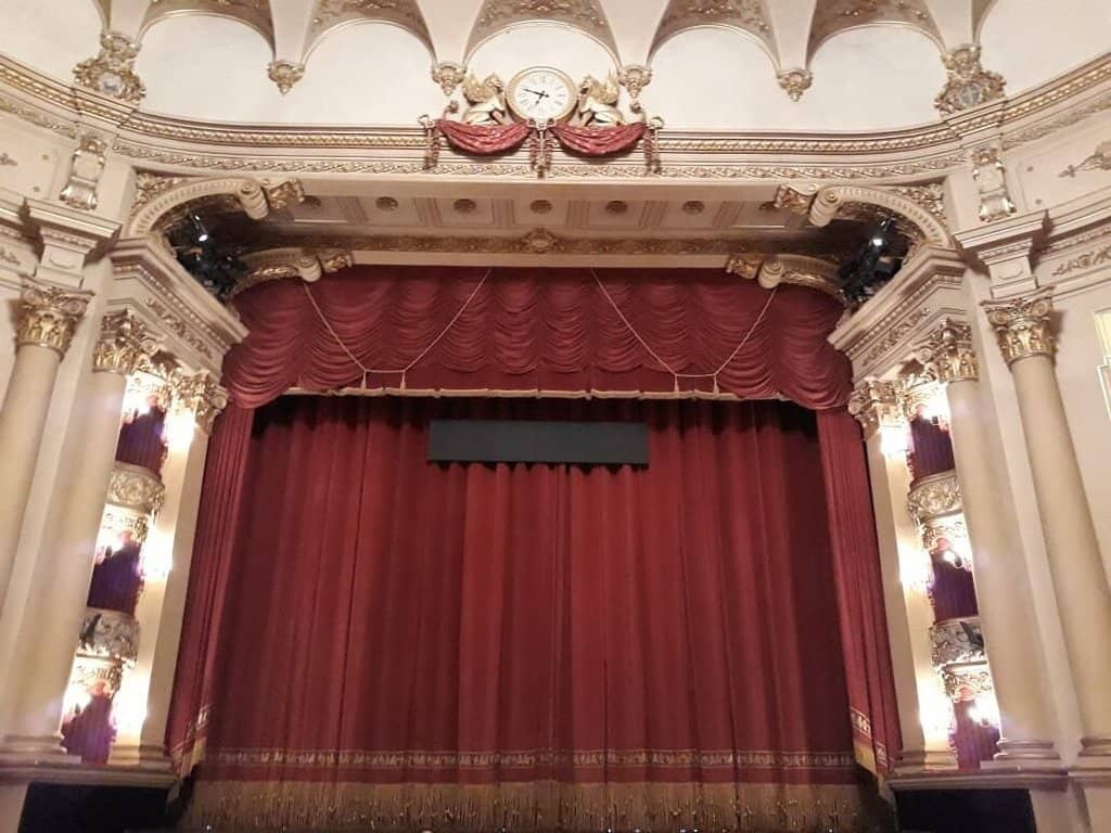 Grand Chandelier