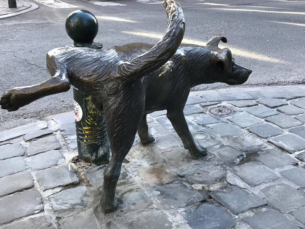 Zinneke Pis Statue