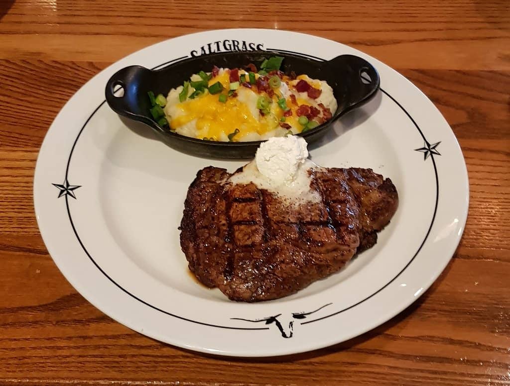 Lakefront Dining Views