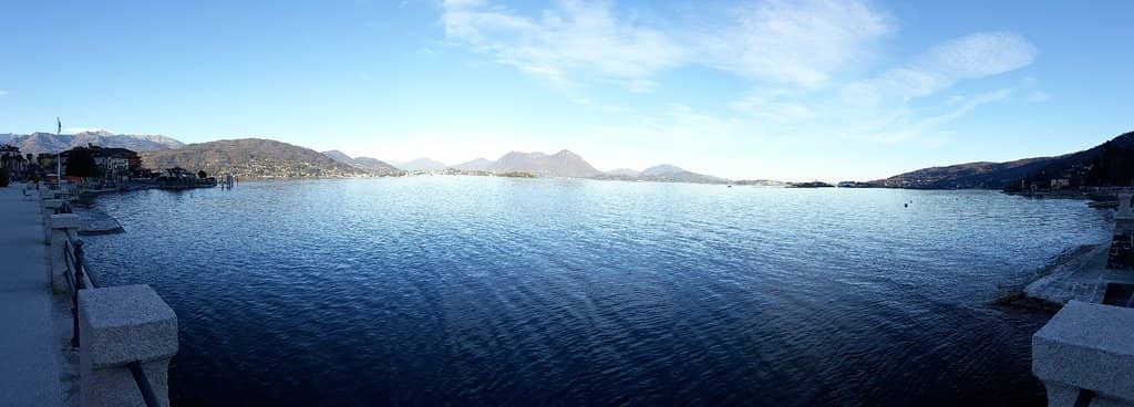 Scenic Lakeside Stroll