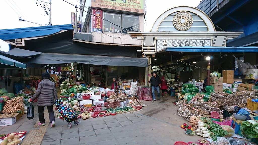 Fresh Produce & Seafood