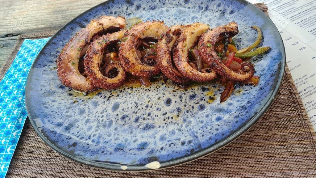 Sophisticated Beachfront Dining