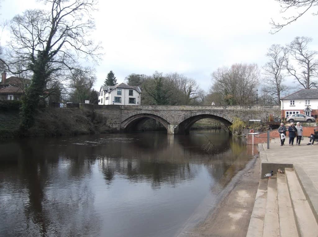 Riverside Cafes & Ice Cream