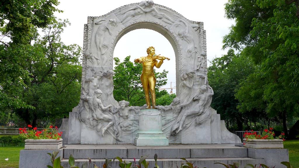 Stadtpark's Serene Greenery