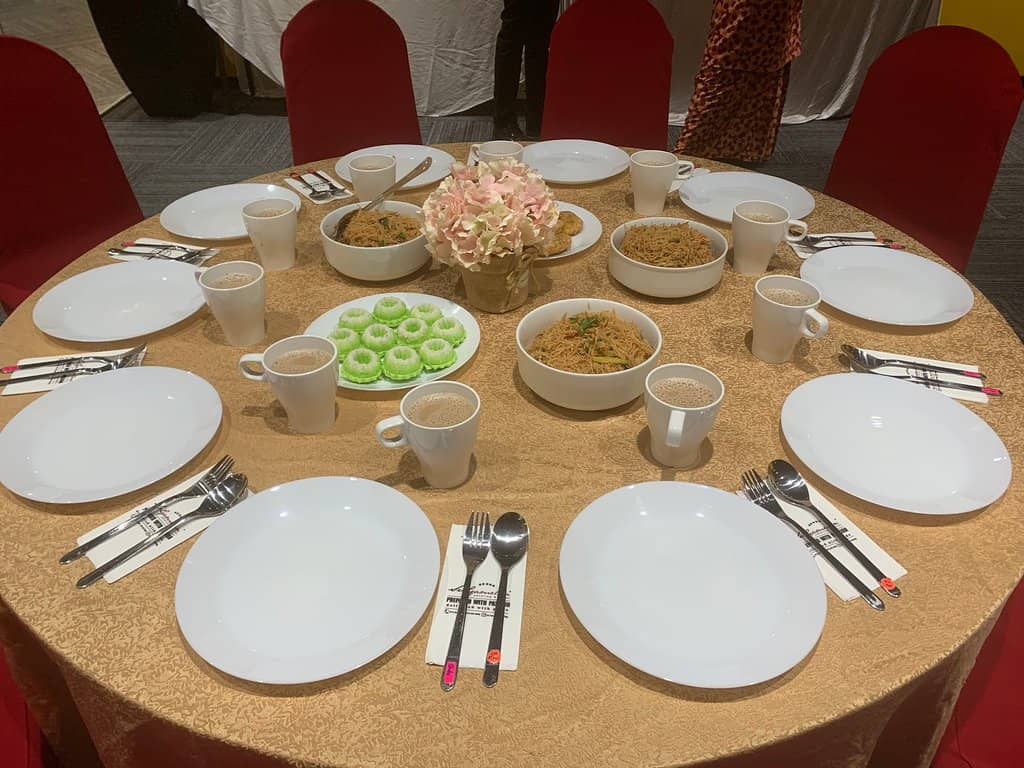 Local Food Stalls & Eateries