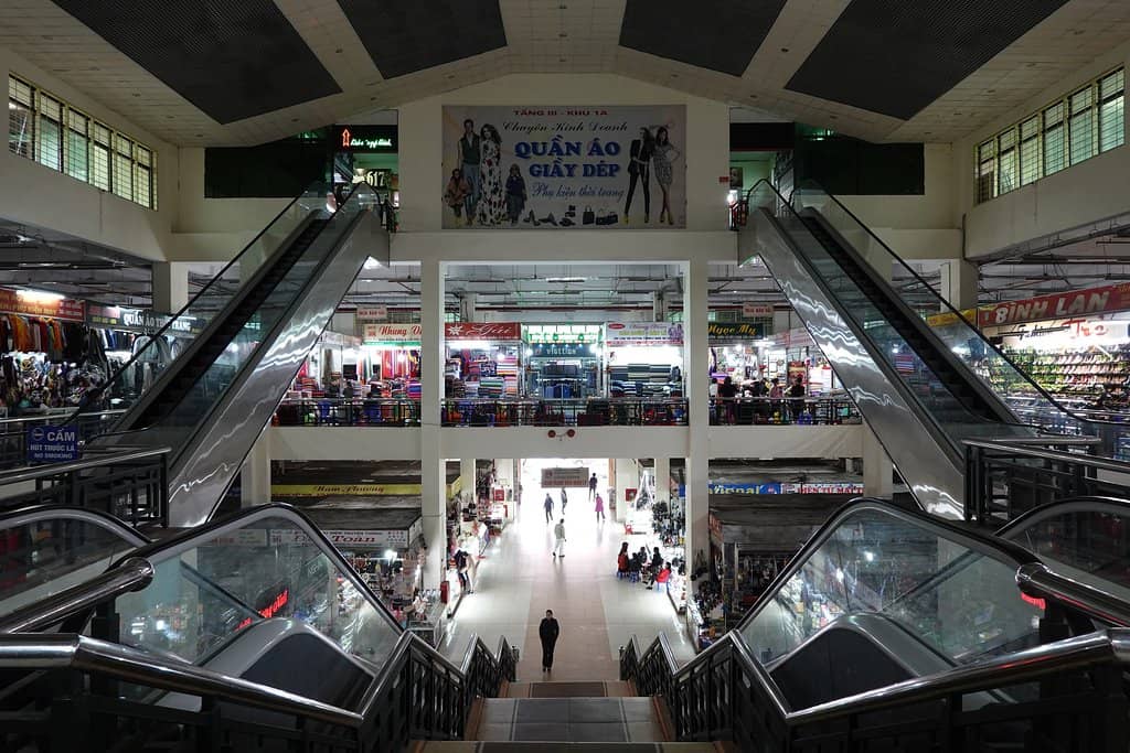 Hon Gai Market Bustle