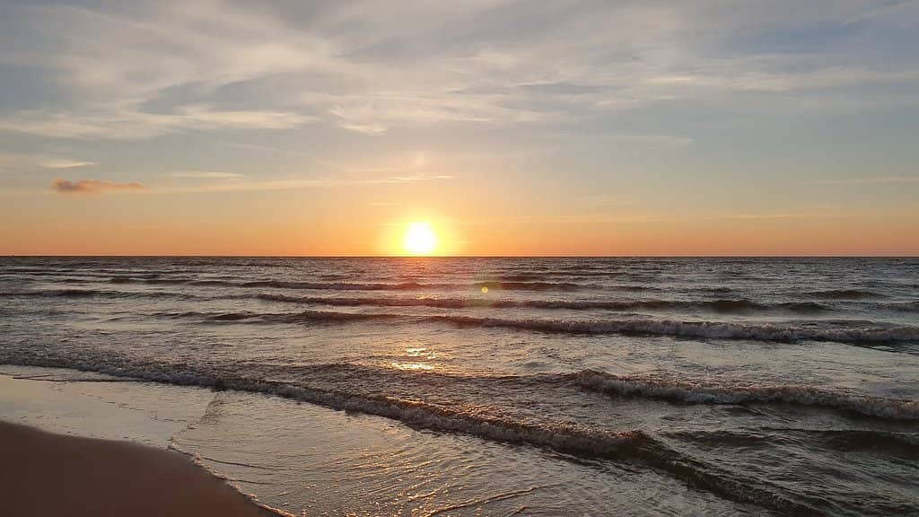 Promenade & Beach Club Vibe