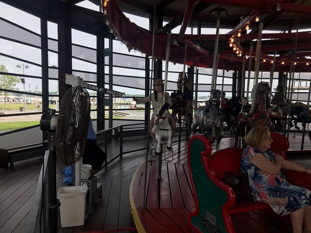 Mitchell Park Ambiance