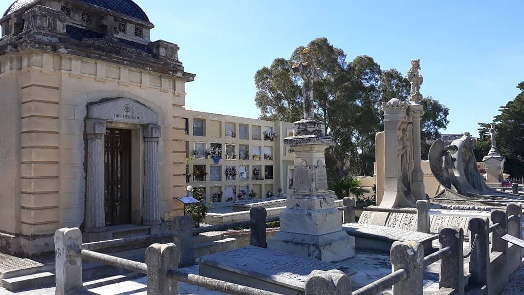 Modernist Mausoleums