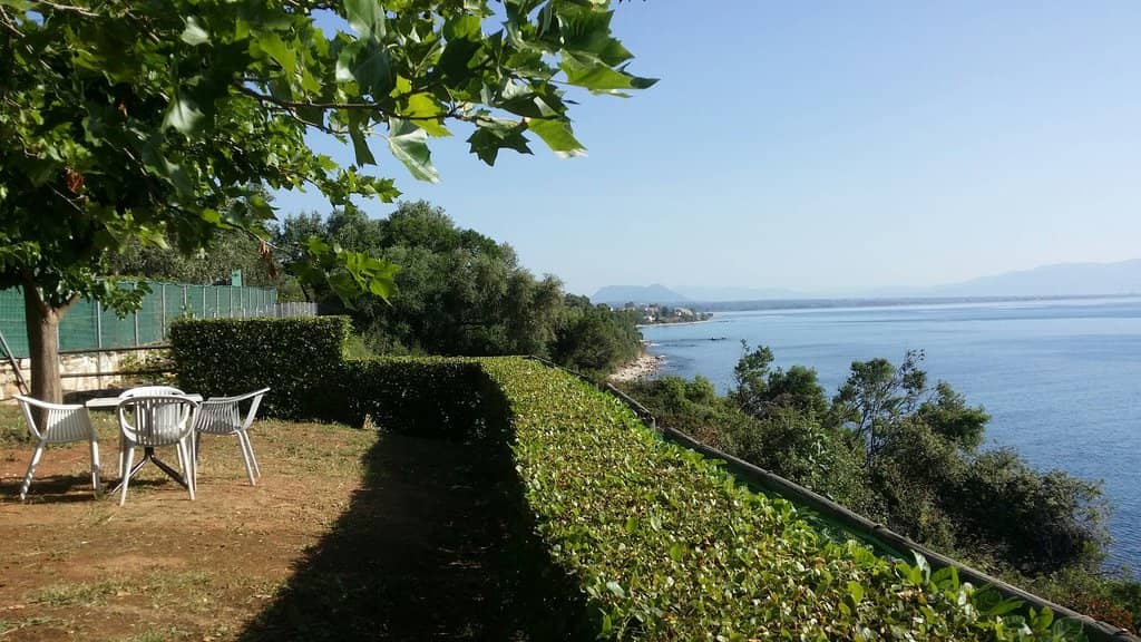 Beachfront Dining & Drinks