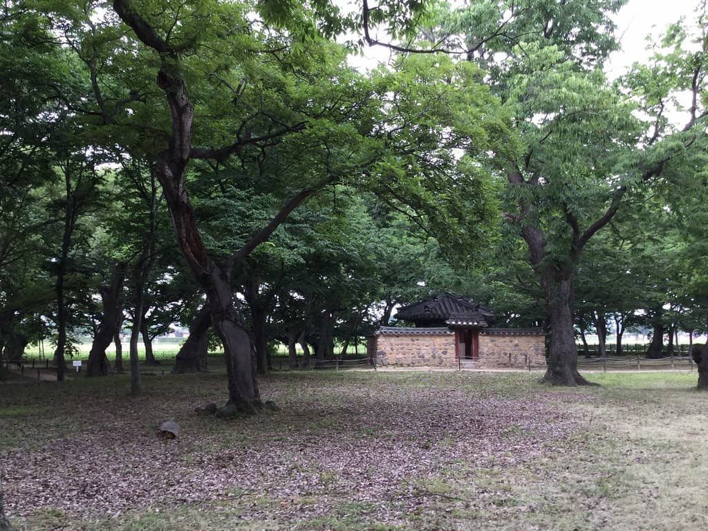 Proximity to Royal Tombs