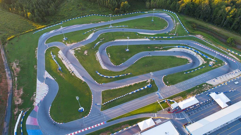 Close-Quarters Racing