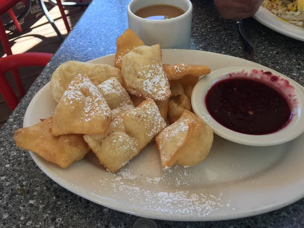 Cozy & Vibrant Brewpub Ambiance